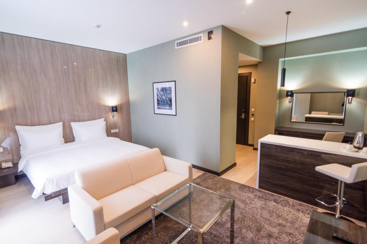 Deluxe Room,1584818352:JPEG